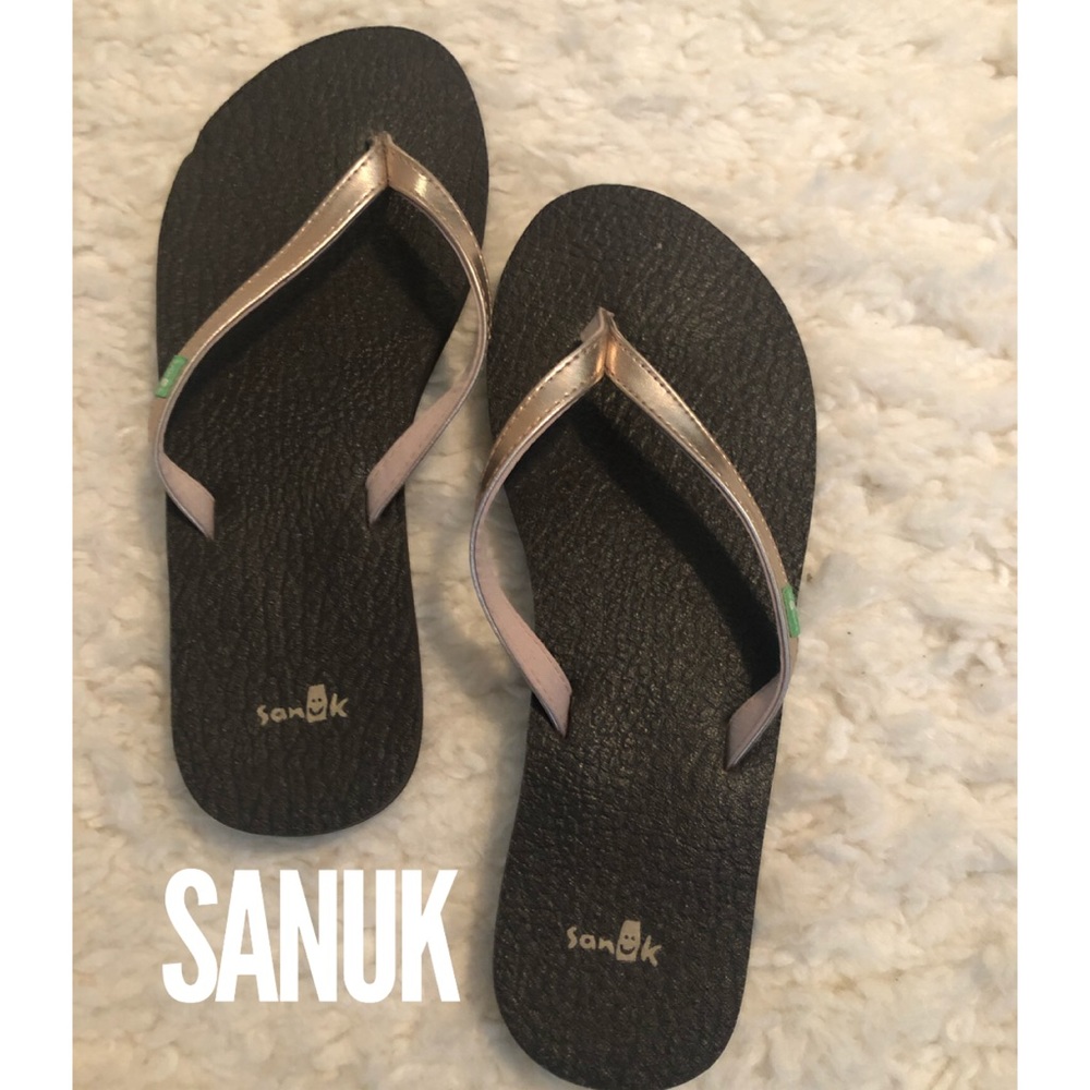 Sanuk flip flops, size 8W. Worn 2 times.